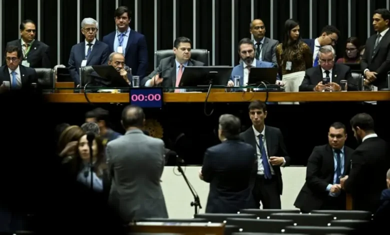 O Congresso pode votar veto presidencial ao "PL da Dosimetria" para revisar penas impostas aos condenados pelos atos de 8 de janeiro de 2023.