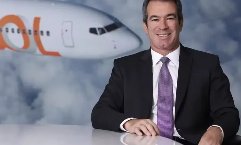 Empresário e visionário Constantino de Oliveira Júnior faleceu aos 57 anos, após luta contra o câncer, deixando legado na aviação brasileira.