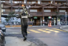 Na madrugada de Ano Novo, um incêndio devastador atingiu um bar de luxo em Crans Montana, Suíça, resultando em dezenas de mortos e centenas de feridos. A Folha de Paraguaçu traz os detalhes da tragédia e as investigações sobre a possível causa.