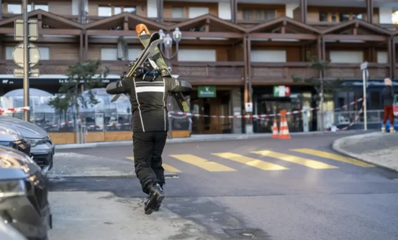 Na madrugada de Ano Novo, um incêndio devastador atingiu um bar de luxo em Crans Montana, Suíça, resultando em dezenas de mortos e centenas de feridos. A Folha de Paraguaçu traz os detalhes da tragédia e as investigações sobre a possível causa.