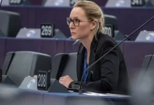 Partidos de direita na França e Alemanha defendem agências de imigração nos moldes da ICE dos EUA, gerando debate em meio a polêmicas sobre operações e mortes. Entenda o cenário.