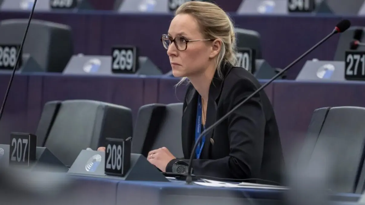 Partidos de direita na França e Alemanha defendem agências de imigração nos moldes da ICE dos EUA, gerando debate em meio a polêmicas sobre operações e mortes. Entenda o cenário.