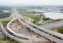 Governo do Estado de São Paulo cria empregos e melhora infraestrutura viária com entrega da primeira etapa do Rodoanel Norte, contribuindo para o crescimento econômico da região. Novas vagas de emprego estão disponíveis.
