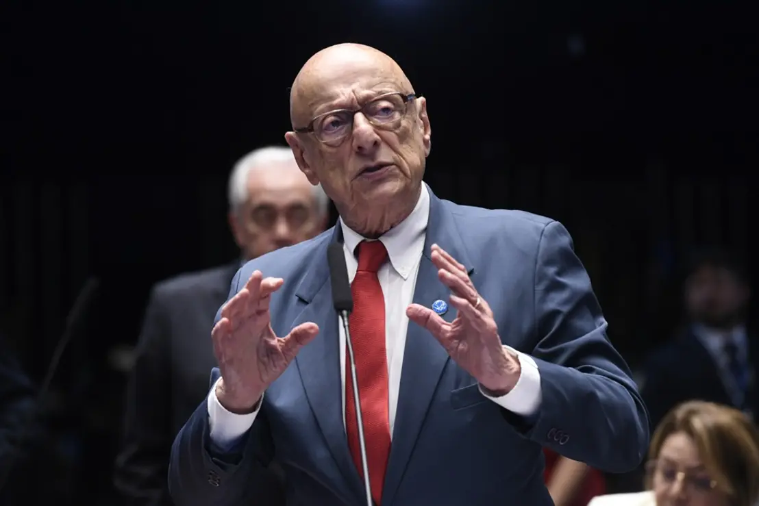 Senadores divergem sobre projeto de anistia após veto de Lula 14 Senadores divergem sobre projeto de anistia ampla e irrestrita após veto de Lula ao projeto da dosimetria, afetando ex-presidente Jair Bolsonaro e outros condenados por crimes políticos.