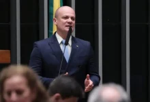 Gilberto Silva afirma que a oposição no Senado não tem votos para pautar e cassar ministro do STF. Líder da oposição na Câmara, ele destaca a importância da maioria no Congresso Nacional para afastar um ministro da Suprema Corte.