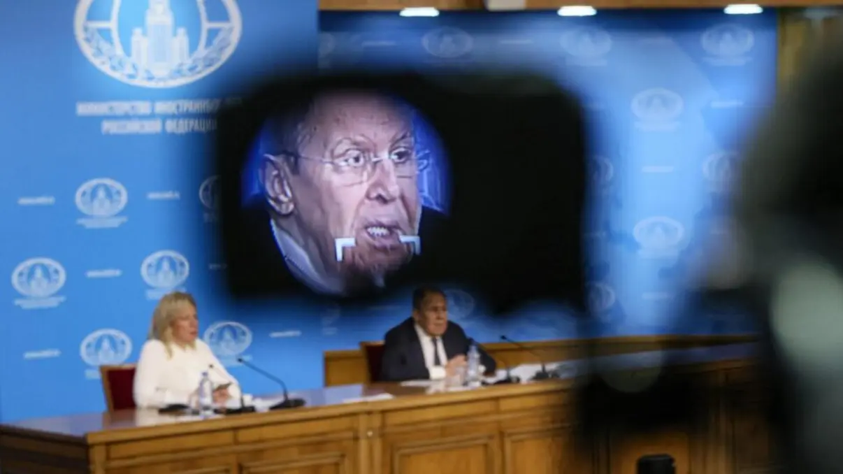 A Folha de Paraguaçu analisa a reviravolta geopolítica: o ministro russo Sergei Lavrov defende indiretamente a anexação da Groenlândia por Donald Trump, gerando tensões globais. Entenda a crise.