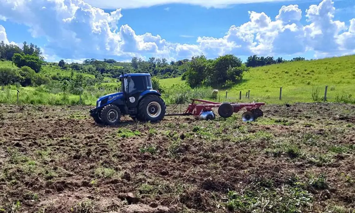 A Prefeitura de Lutécia reforça o agronegócio local com a 'Patrulha Rural', oferecendo suporte essencial para produtores. Melhore acesso, produção e escoamento agrícola. Saiba mais!