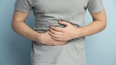 Pacientes com doença de Crohn enfrentam risco aumentado de sono ruim, ansiedade e depressão devido à inflamação intestinal crônica.