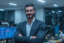 Descubra como a Inteligência Artificial está transformando a gestão de custos de TI, promovendo eficiência e economia de até 30% em infraestrutura para empresas. Análise completa.