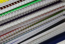 Pesquisa do Instituto Locomotiva revela que 8 em cada 10 famílias brasileiras reaproveitam materiais escolares, mas intenção de compra segue alta, especialmente em itens básicos.