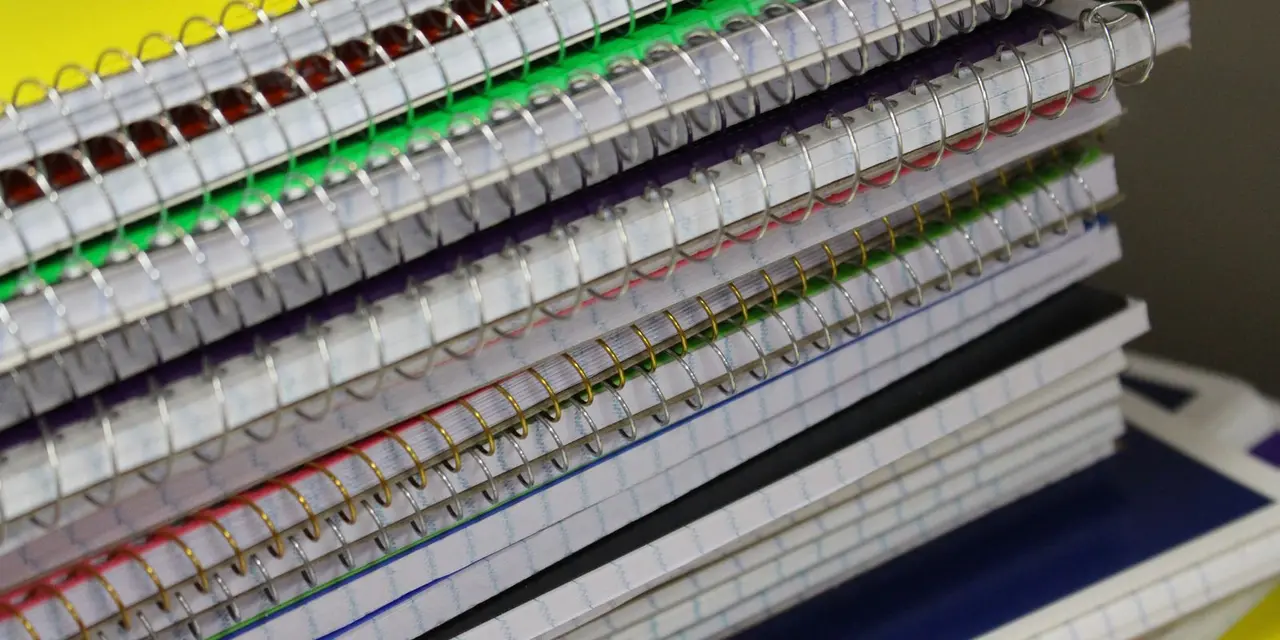 Materiais Escolares: Reaproveitamento e Intenção de Compra em Famílias Brasileiras 14 Pesquisa do Instituto Locomotiva revela que 8 em cada 10 famílias brasileiras reaproveitam materiais escolares, mas intenção de compra segue alta, especialmente em itens básicos.