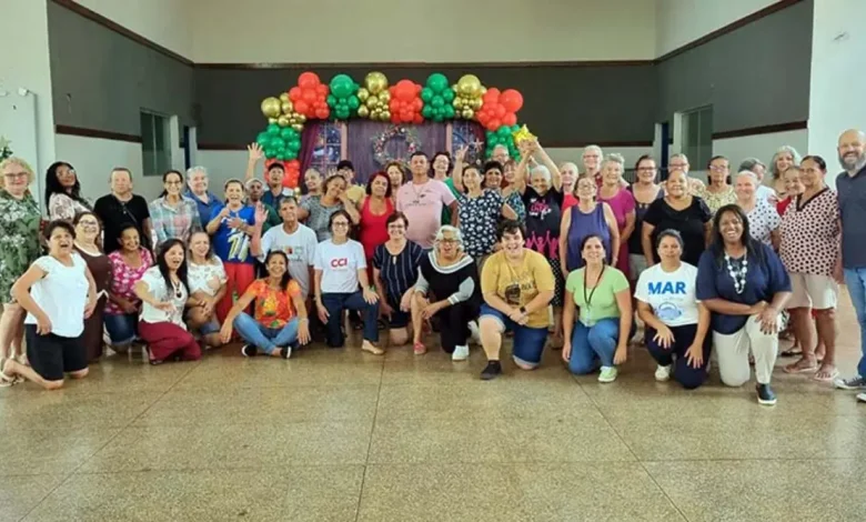 Folha de Paraguaçu destaca o encontro de encerramento dos grupos socioeducativos para idosos, fortalecendo a convivência e os laços comunitários em Paraguaçu Paulista.