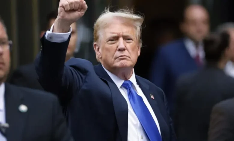 Folha de Paraguaçu detalha o embate geopolítico: Donald Trump impõe tarifas progressivas a oito nações europeias que se opõem à compra da Groenlândia. Entenda as justificativas e as repercussões da medida.