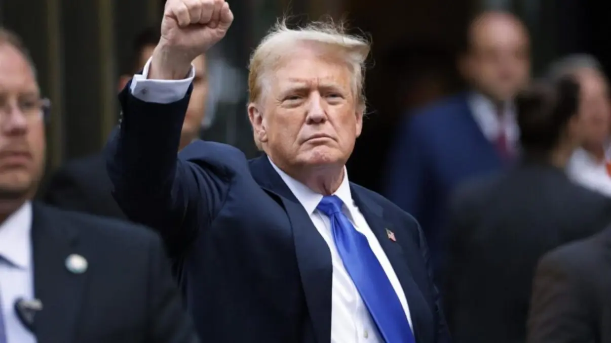 Folha de Paraguaçu detalha o embate geopolítico: Donald Trump impõe tarifas progressivas a oito nações europeias que se opõem à compra da Groenlândia. Entenda as justificativas e as repercussões da medida.