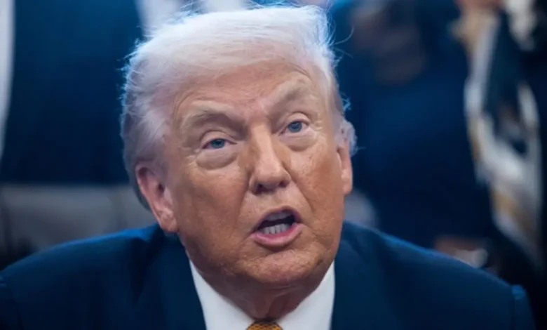 Donald Trump declarou que Vladimir Putin estaria pronto para um acordo de paz na Ucrânia, mas que Volodymyr Zelensky estaria impedindo o cessar-fogo. Entenda os detalhes.