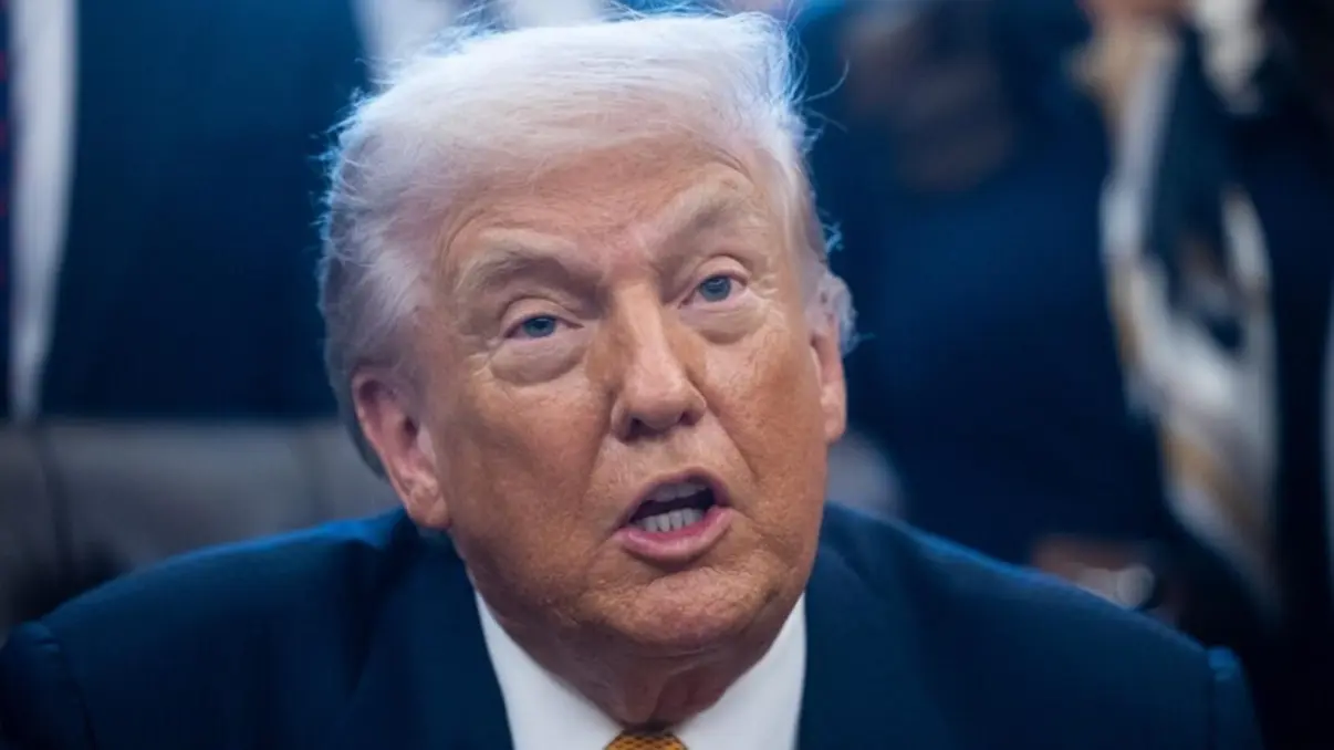 Donald Trump declarou que Vladimir Putin estaria pronto para um acordo de paz na Ucrânia, mas que Volodymyr Zelensky estaria impedindo o cessar-fogo. Entenda os detalhes.