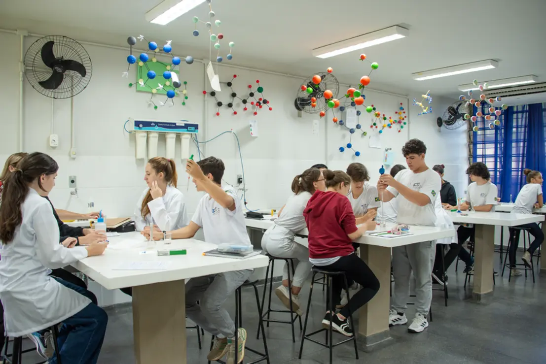 A Unesp destaca-se por inovação e educação técnica, investindo em habilidades e conhecimentos avançados em parceria com a Agência Unesp de Inovação.