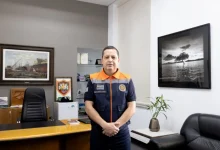 Coronel Rinaldo Monteiro assume comando da Casa Militar e Defesa Civil em São Paulo, após 30 anos de carreira ininterrupta na Polícia Militar, liderando equipes experientes para garantir segurança e estabilidade.