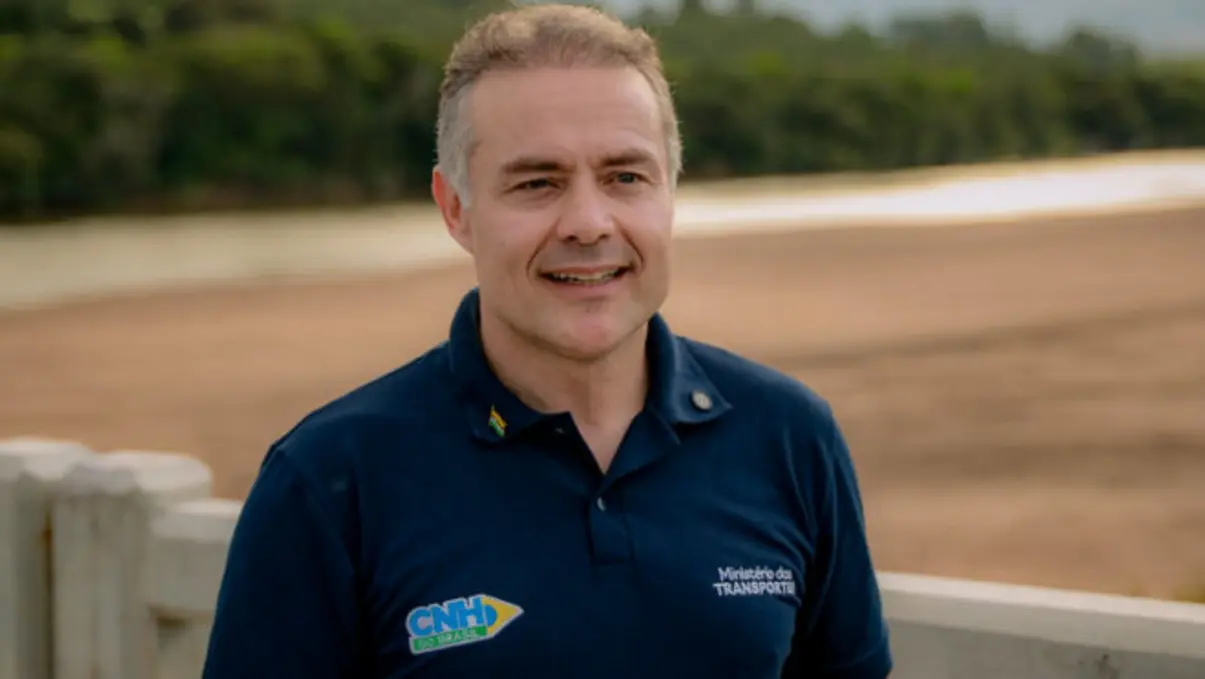 Ministro dos Transportes Renan Filho defende aproximação do PT com o MDB para ampliar candidatura do presidente Lula e ocupar o centro político.