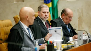 Marcel Van Hattem, líder do partido Novo, critica a nota conjunta do STF como "blindagem institucional", afirmando que a medida visa abafar o caso Master e restaurar a credibilidade das instituições.