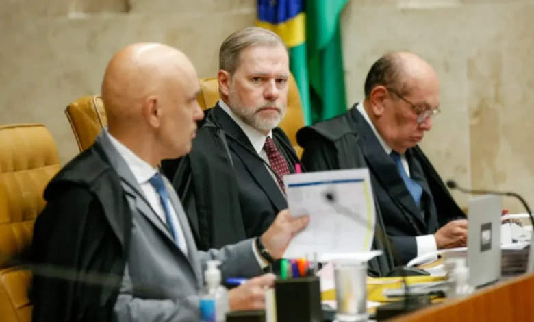 Marcel Van Hattem, líder do partido Novo, critica a nota conjunta do STF como "blindagem institucional", afirmando que a medida visa abafar o caso Master e restaurar a credibilidade das instituições.