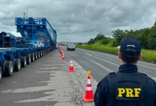 Redução de acidentes e mortes em rodovias brasileiras em 2025, de acordo com balanço da Polícia Rodoviária Federal. Números mostram melhoria na segurança, mas alguns estados precisam intensificar esforços.