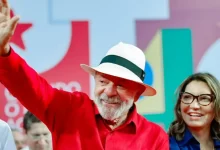 O presidente Lula reafirma sua visão de alianças políticas para além da esquerda e destaca a necessidade de se reeleger com estratégias políticas eficazes.