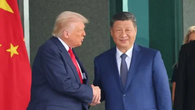 Líderes dos EUA e China, Trump e Xi Jinping, conversam sobre Irã, Taiwan, Ucrânia e comércio em chamada crucial. Entenda o impacto global e a busca por estabilidade.