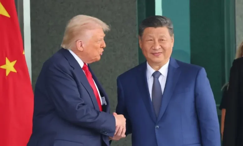 Líderes dos EUA e China, Trump e Xi Jinping, conversam sobre Irã, Taiwan, Ucrânia e comércio em chamada crucial. Entenda o impacto global e a busca por estabilidade.
