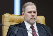 Polícia Federal revela conversas de banqueiro Daniel Vorcaro sobre empreendimento Tayayá envolvendo ministro Dias Toffoli e operações financeiras suspeitas.
