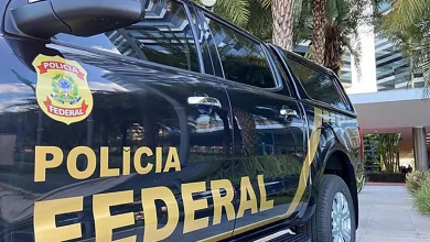 Operação da Polícia Federal desmantela grupo criminoso na fronteira Brasil-Uruguai, bloqueando R$ 31 milhões e sequestrando R$ 9 milhões em bens.