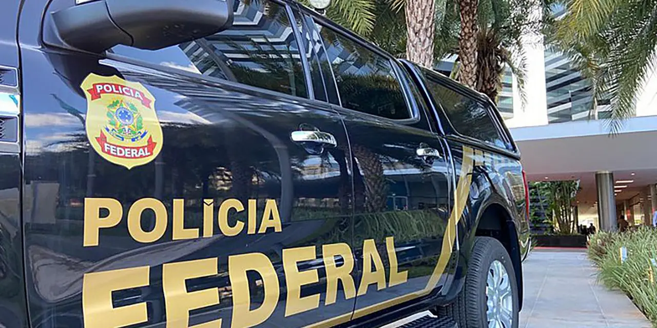 Operação da Polícia Federal desmantela grupo criminoso na fronteira Brasil-Uruguai, bloqueando R$ 31 milhões e sequestrando R$ 9 milhões em bens.