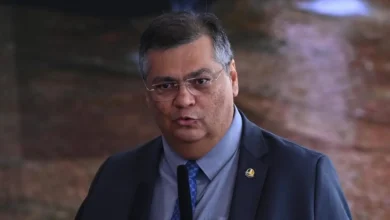 Ministro Flávio Dino Libera Decisão No STF 2 Ministro Flávio Dino libera decisão no STF, permitindo suplentes assumam controle de emendas parlamentares bloqueadas no Orçamento, evitando prejuízos às populações representadas.