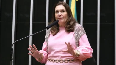 Tribunal de Justiça do Distrito Federal nega pedido de liminar do PT para remover postagens associando o partido ao narcotráfico em redes sociais.