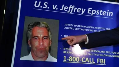 Documentos Epstein: Nova Leva Expõe Ligações Chocantes da Elite 2 Folha de Paraguaçu detalha os milhões de novos documentos Epstein. Descubra as chocantes conexões de Elon Musk, Príncipe Andrew, Clinton e Trump com o financista.