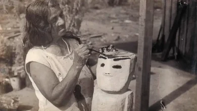 A exposição Mata Viva no Rio de Janeiro combina arte popular e natureza, mostrando a beleza única de trabalhos artesanais brasileiros em um ambiente imersivo.
