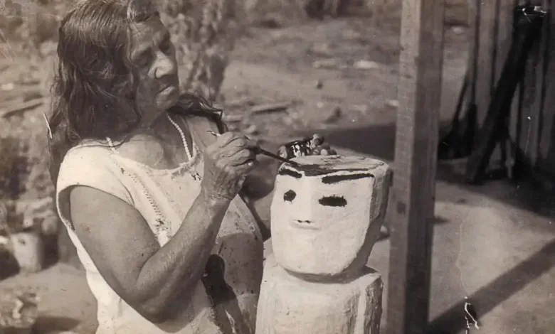 A exposição Mata Viva no Rio de Janeiro combina arte popular e natureza, mostrando a beleza única de trabalhos artesanais brasileiros em um ambiente imersivo.