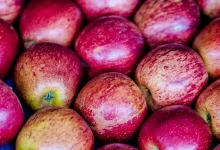 Mudar hábitos alimentares para evitar doenças crônicas em crianças e adolescentes, priorizando alimentos naturais e minimamente processados.