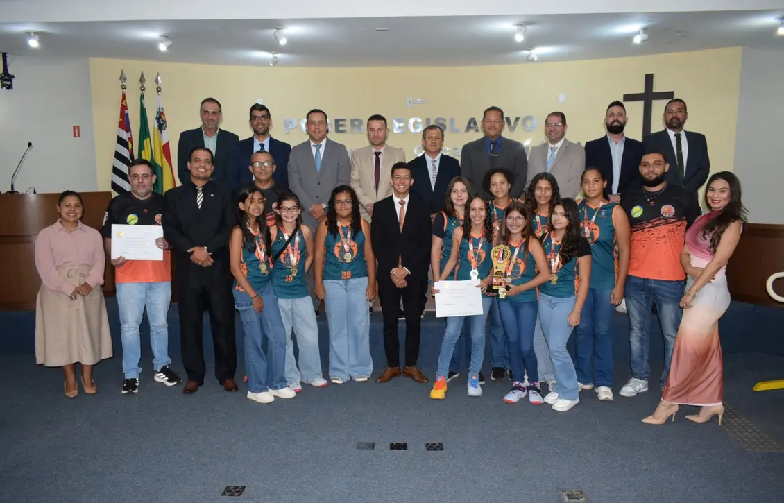 Basquete Feminino Sub-12 de Paraguaçu Paulista é Homenageado na Câmara 6 A equipe de basquete feminino Sub-12 de Paraguaçu Paulista, campeã da Liga Centro-Oeste Paulista 2025, recebe moção de aplauso na Câmara. Conheça as atletas e a comissão técnica homenageadas por sua brilhante vitória!