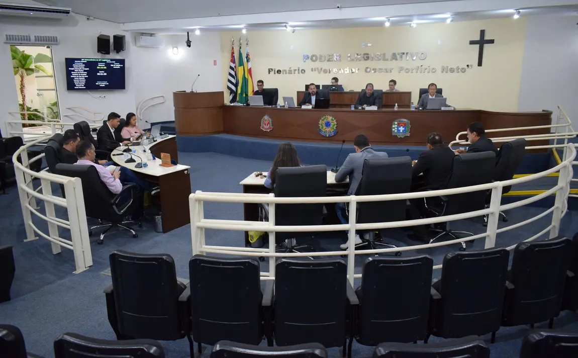 A Câmara Municipal de Paraguaçu Paulista aprovou as contas de 2023 da gestão Antian por unanimidade. Entenda os índices financeiros e a conformidade fiscal. Leia agora!
