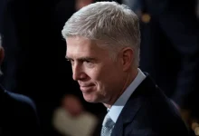 Entenda a decisão histórica da Suprema Corte dos EUA que impede estados de proibirem terapias de conversão, invocando a liberdade de expressão e religião. Saiba mais!