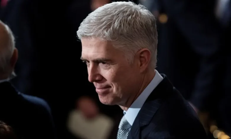 Entenda a decisão histórica da Suprema Corte dos EUA que impede estados de proibirem terapias de conversão, invocando a liberdade de expressão e religião. Saiba mais!