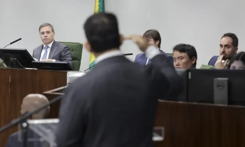 Expectativa por novas revelações no caso do Banco Master aumenta com risco de delação premiada de Daniel Vorcaro e suspeitas de articulação complexa.