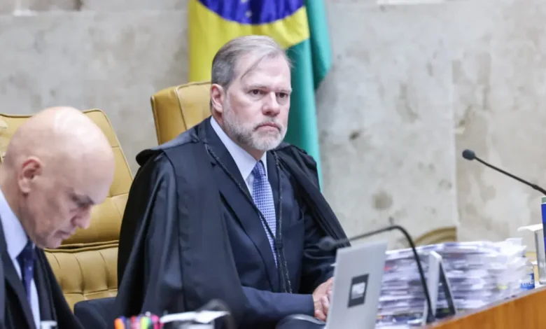 Descobertas surpreendentes no caso Toffoli: mensagens vazadas revelam indícios de envolvimento no resort Tayayá e suspeita de parcialidade no STF.