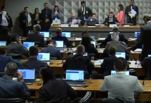 Comissão Parlamentar Mista de Inquérito (CPMI) do INSS busca garantir continuidade das investigações sobre suspeitas de empréstimos consignados ligados ao Banco Master e ao banqueiro Daniel Vorcaro.