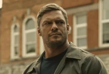 O ator Alan Ritchson, estrela de 'Reacher', se envolveu em uma agressão física contra um vizinho no Tennessee, EUA, após desentendimento por barulho de moto. A polícia investiga o caso.