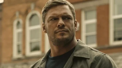 O ator Alan Ritchson, estrela de 'Reacher', se envolveu em uma agressão física contra um vizinho no Tennessee, EUA, após desentendimento por barulho de moto. A polícia investiga o caso.