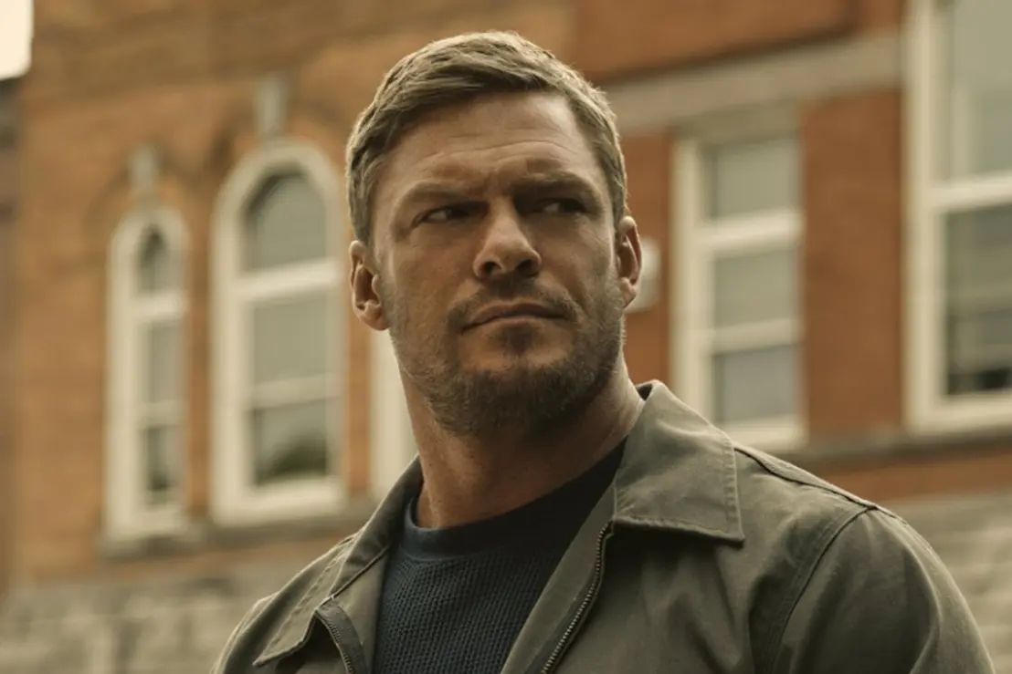 Alan Ritchson: Ator de 'Reacher' Envolvido em Agressão a Vizinho 5 O ator Alan Ritchson, estrela de 'Reacher', se envolveu em uma agressão física contra um vizinho no Tennessee, EUA, após desentendimento por barulho de moto. A polícia investiga o caso.