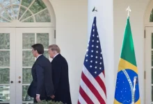A disputa política no Brasil escalou com a reação do governo a supostas interferências de Donald Trump em eleições de 2026, usando temas como soberania nacional e exploração de minerais críticos.