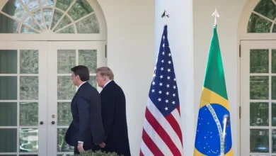 A disputa política no Brasil escalou com a reação do governo a supostas interferências de Donald Trump em eleições de 2026, usando temas como soberania nacional e exploração de minerais críticos.